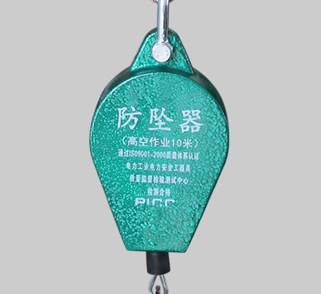 工地登高安裝鋼結構時必須佩戴防墜器